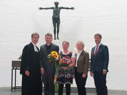 (v.r.n.l.) Friedemann Pannen (theol. Geschäftsführer Diakonie Osnabrück), Christof Wohkittel (Schulleiter Pflegeschulen), Marlies Jakob (stellv. Schulleiterin Pflegeschulen), Sabine Weber (Geschäftsführerin Altenhilfe Diakonie Osnabrück), Stephan Wilinski (kaufm. Geschäftsführer Diakonie Osnabrück).