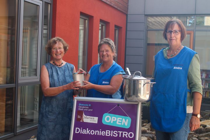 v.l.n.r.: Dr. Gisela Löhberg (DiakonieStiftung Osnabrück), Monika Förster und Irene Köncke (DiakonieBistro)