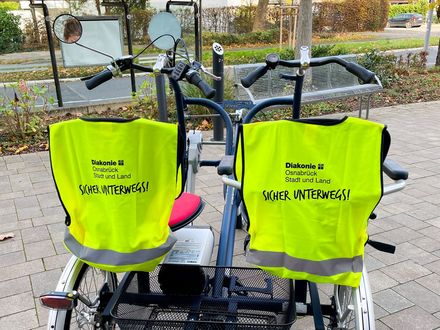 Tandem ausgestattet mit Warnwesten