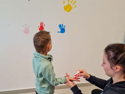 Handabdrücke, Finger, Spruch 
