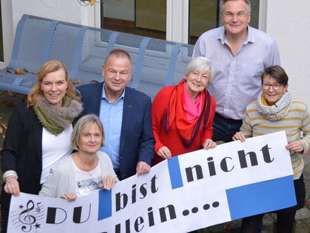 Spendenübergabe (von links): Martina Freisel (Leiterin Haus am Schlehenbusch), Ulla Dransmann (Haus am Schlehenbusch), Uwe Langner (TSO-Data), Gabriele Busche-Pukall (Förderverein Leitfunke), Dirk Frommeyer (TSO-Data), Martina Sprehe (Haus am Schlehenbusch). Foto: Johannes Fölling