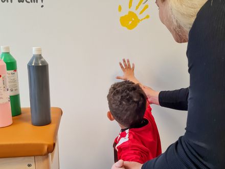 Handabdrücke, Finger, Spruch 