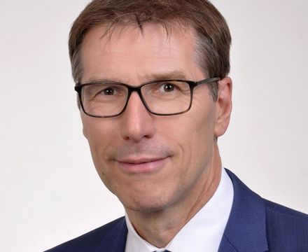 „Statt Verpflichtungen ins Spiel zu bringen, sollte die Bundesregierung zunächst die Mittel für die Freiwilligendienste erhöhen“, fordert Friedemann Pannen, theologischer Geschäftsführer der Diakonie Osnabrück.